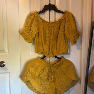 Poof sleeved yellow laced cropped shirt and shorts clothing set